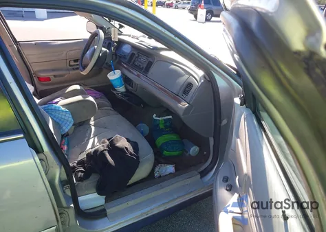 2001 Ford Crown Victoria z USA, uszkodzony, nr VIN 2FAFP73W31X121323